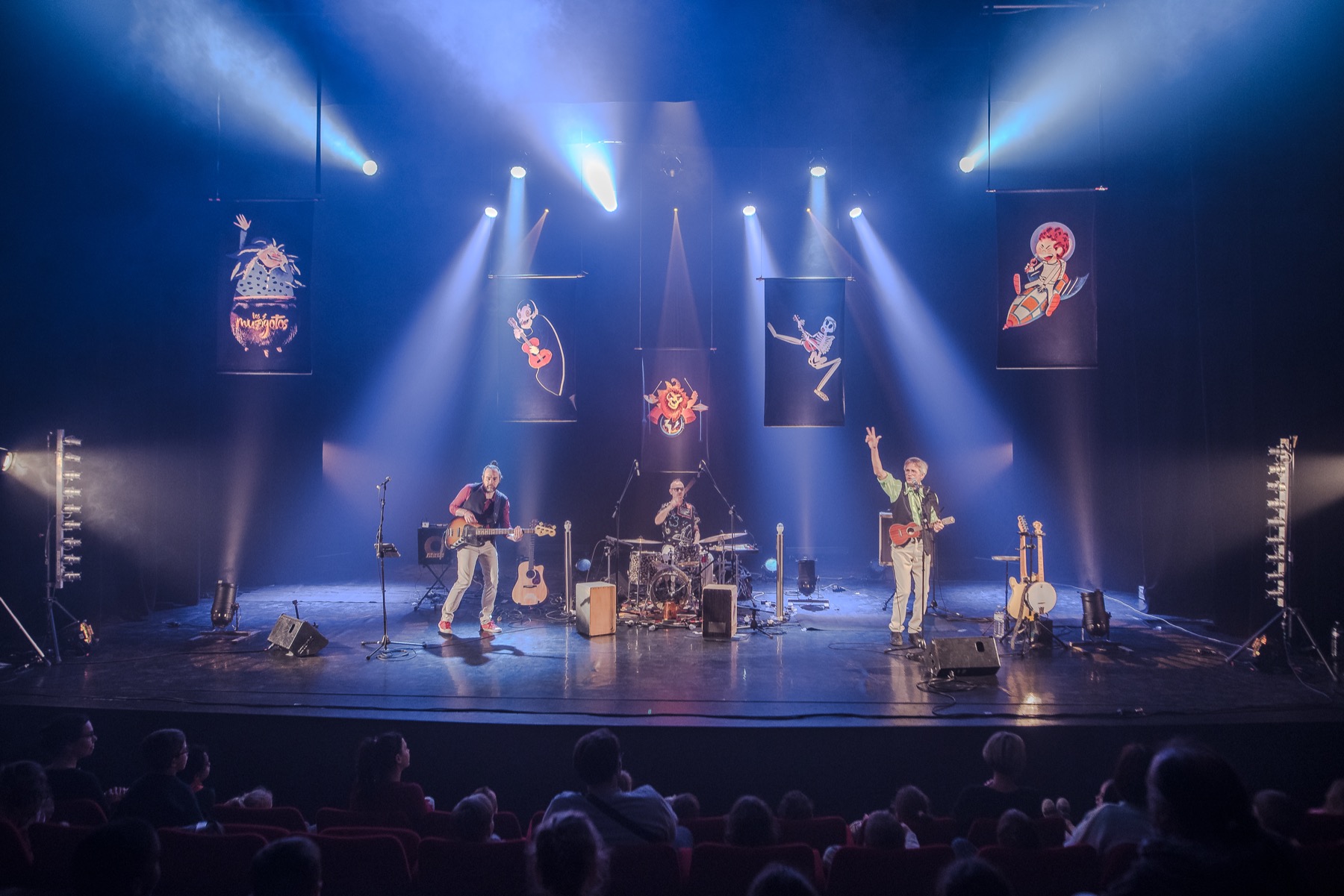 Les Muzigotos en concert, public au premier rang
